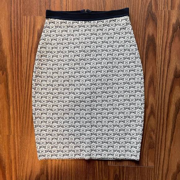 Two-piece white and blue skirt and top - Picture 4 of 7